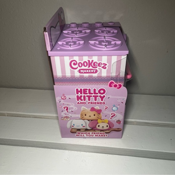 Cookeez Makery Hello Kitty Friends Oven Playset - Picture 7 of 7